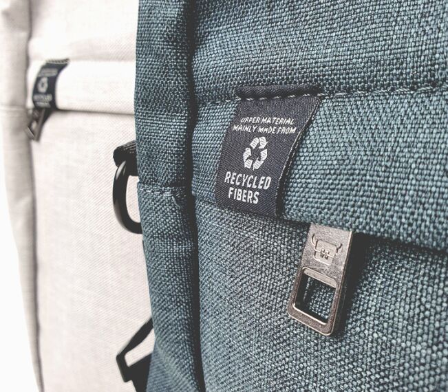 Laptoptas personaliseren - "Work hard in silence" - Sfeerbeeld 3