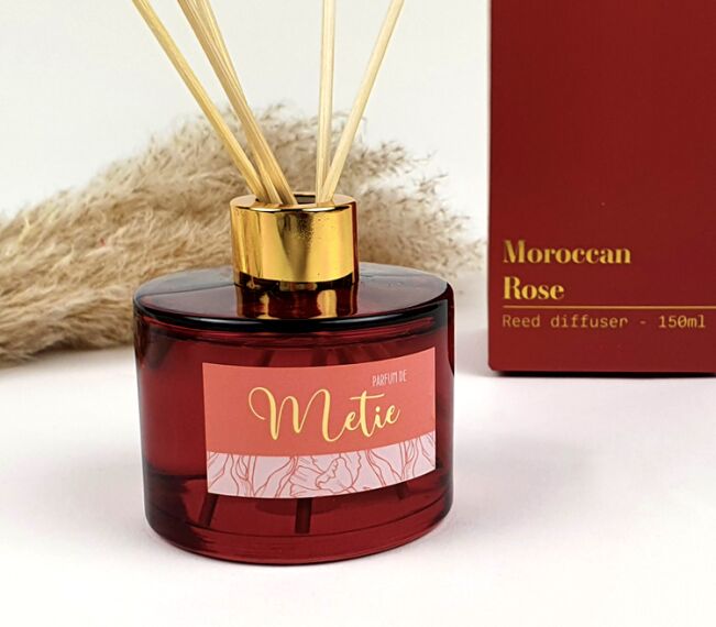 Luxe geurstokjes met naam - "Parfum de" - 150ml - Sfeerbeeld 1