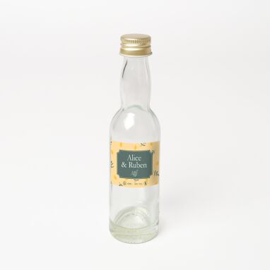 kletsend familielid dat aan de drank is 9 letters