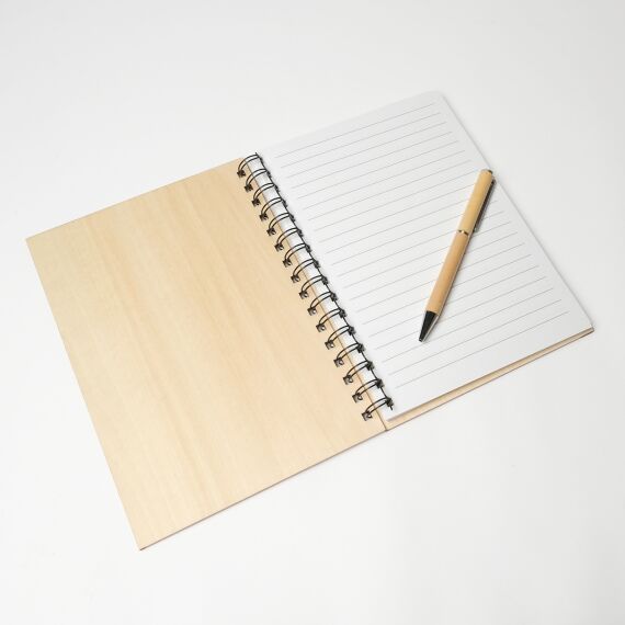 Gepersonaliseerde notitieboek hout - Meter en peter vragen - Sfeerbeeld 2