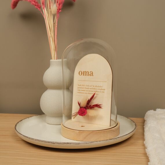 Glazen globe met houten tekst en droogbloem - Sfeerbeeld 3